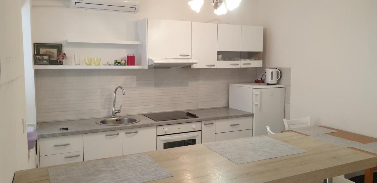 Ulica Dvori Narca 12 Apartment 4+2 Per. Baška Extérieur photo